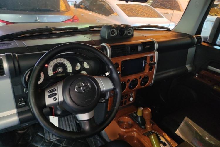 Used Toyota FJ Cruiser 2007 4.0L Center Console