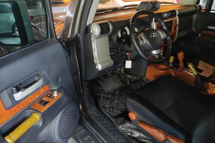 Used Toyota FJ Cruiser 2007 4.0L Driver Seat