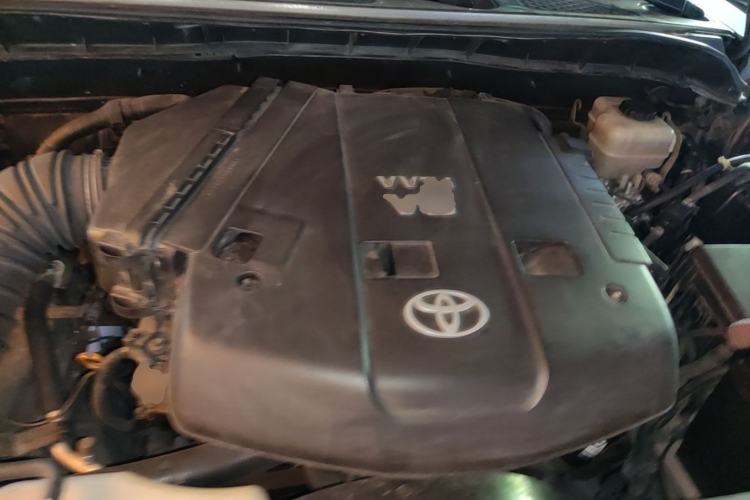 Used Toyota FJ Cruiser 2007 4.0L Engine Bay