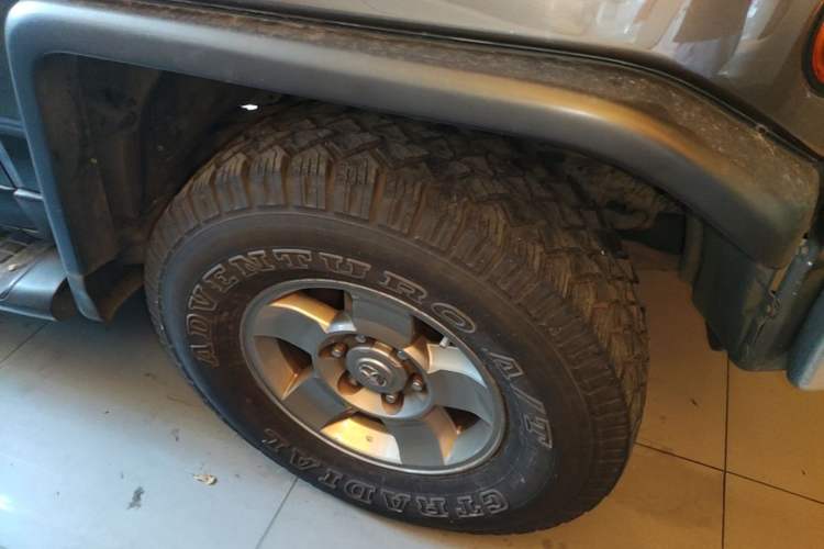 Used Toyota FJ Cruiser 2007 4.0L Right Front Wheel Hub