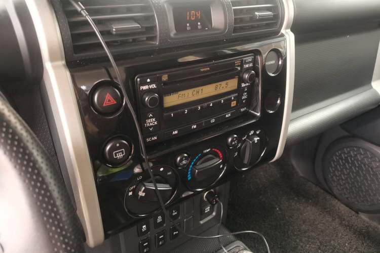 Used Toyota FJ Cruiser 2010 4.0L Audio And AC Panel