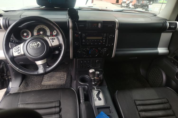 Used Toyota FJ Cruiser 2010 4.0L Center Console