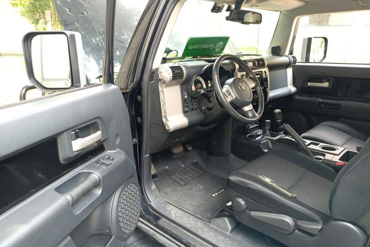 Used Toyota FJ Cruiser 2010 4.0L Driver Seat