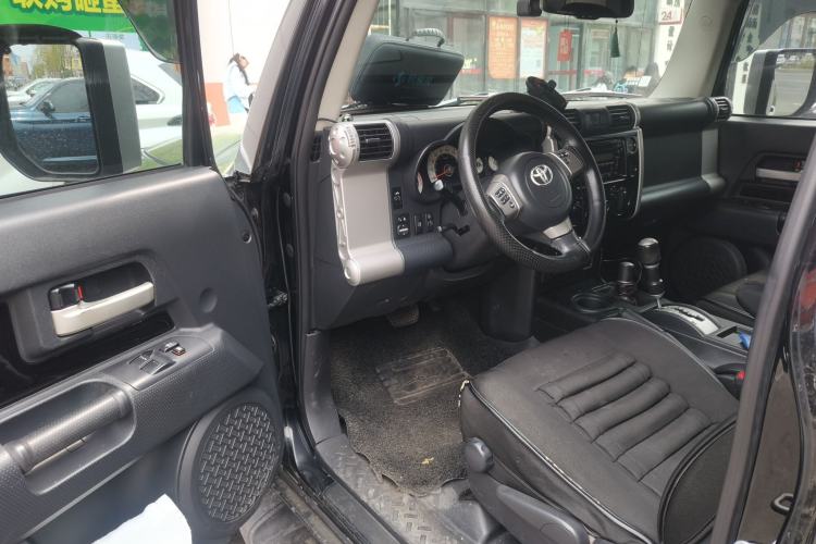 Used Toyota FJ Cruiser 2010 4.0L Driver Seat