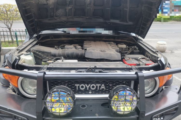 Used Toyota FJ Cruiser 2010 4.0L Engine Bay