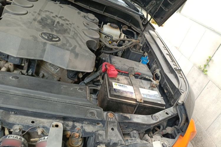 Used Toyota FJ Cruiser 2010 4.0L Engine Bay Left