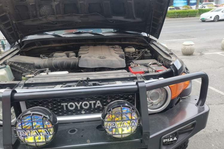 Used Toyota FJ Cruiser 2010 4.0L Engine Bay Left