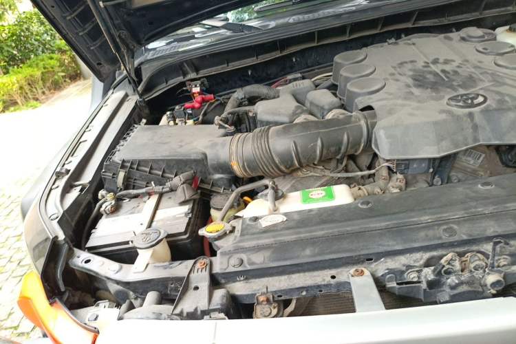 Used Toyota FJ Cruiser 2010 4.0L Engine Bay Right