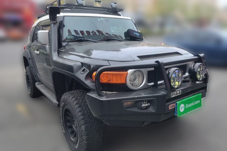 Used Toyota FJ Cruiser 2010 4.0L Front Right 45 Deg