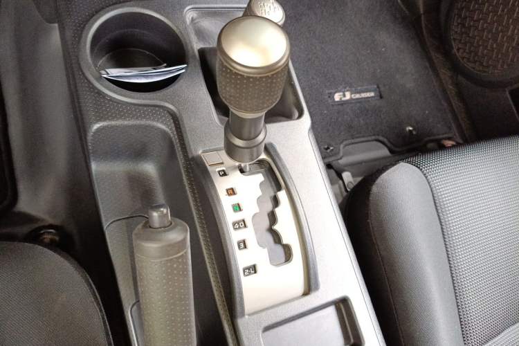 Used Toyota FJ Cruiser 2010 4.0L Gear Lever