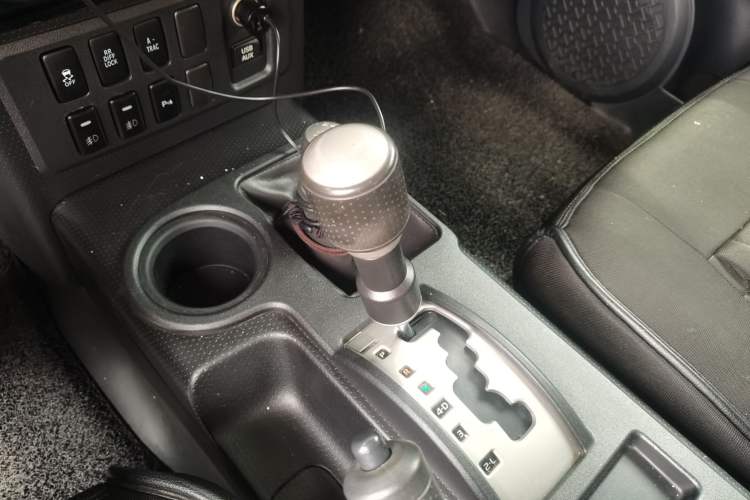 Used Toyota FJ Cruiser 2010 4.0L Gear Lever