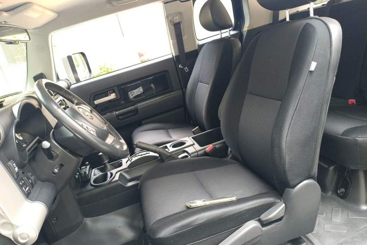 Used Toyota FJ Cruiser 2010 4.0L Left Front Seat