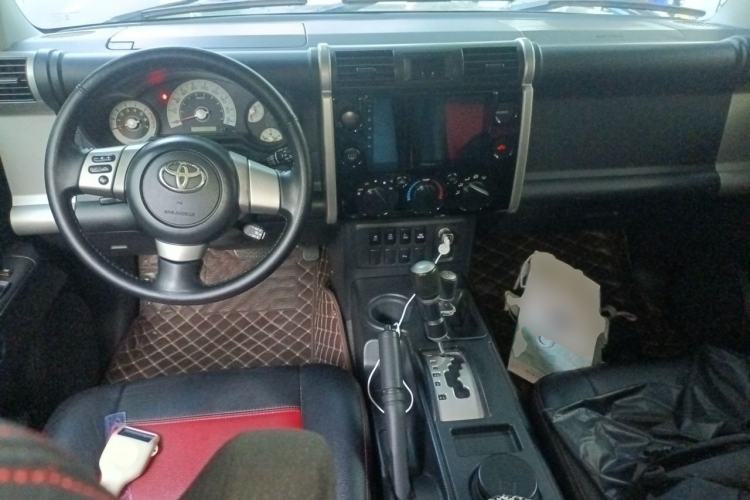 Used Toyota FJ Cruiser 2010 4.0L Center Console