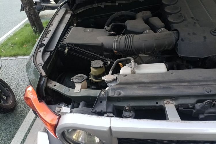 Used Toyota FJ Cruiser 2010 4.0L Engine Bay Right