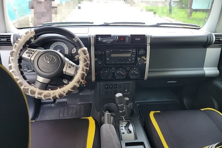Used Toyota FJ Cruiser 2011 4.0L Center Console