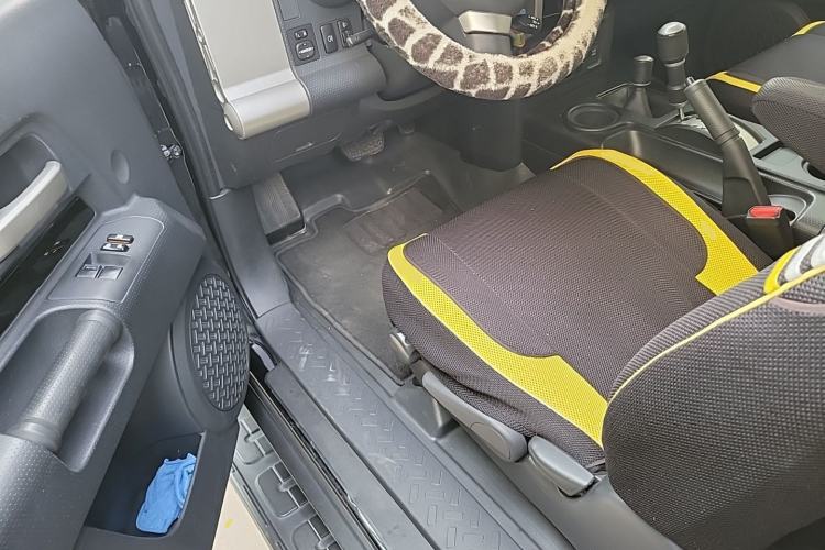 Used Toyota FJ Cruiser 2011 4.0L Driver Seat