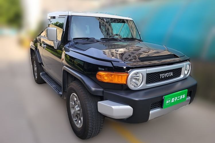 Used Toyota FJ Cruiser 2011 4.0L Front Right 45 Deg