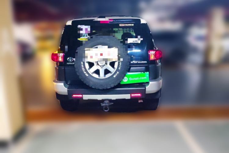 Used Toyota FJ Cruiser 2011 4.0L Rear