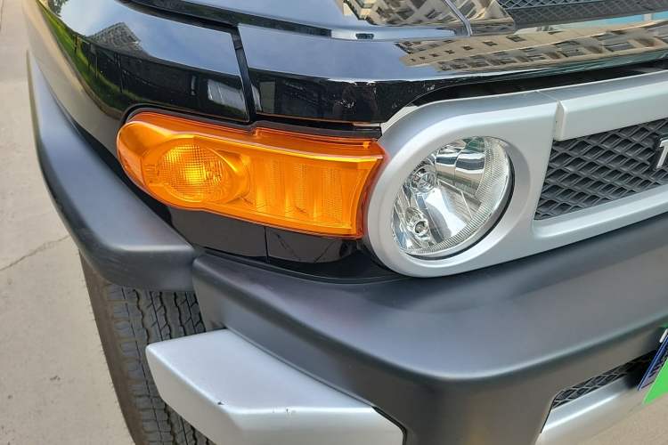Used Toyota FJ Cruiser 2011 4.0L Right Front Headlight