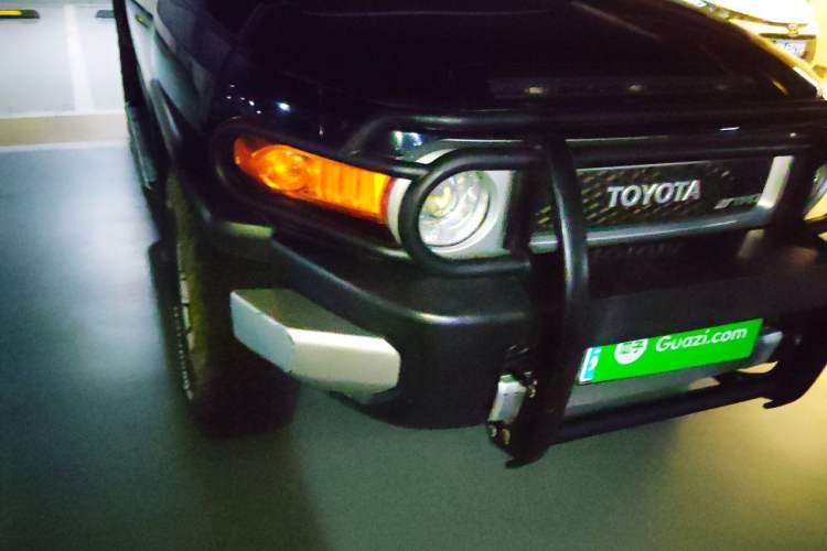 Used Toyota FJ Cruiser 2011 4.0L Right Front Headlight