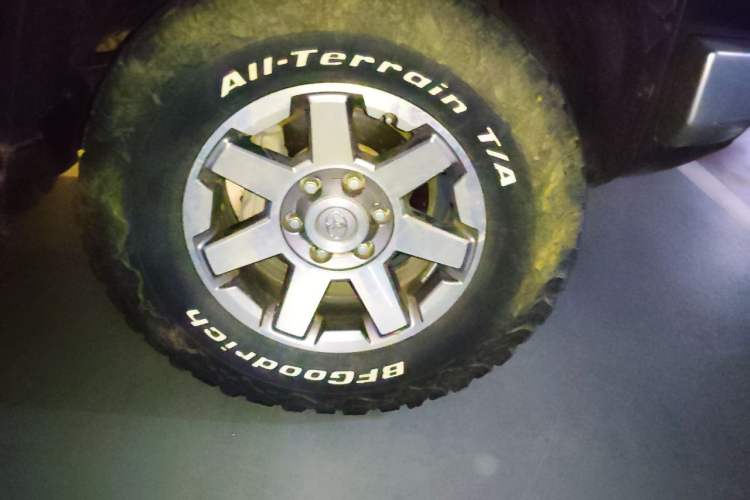 Used Toyota FJ Cruiser 2011 4.0L Right Front Wheel Hub