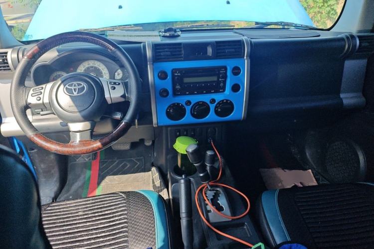 Used Toyota FJ Cruiser 2011 4.0L Center Console