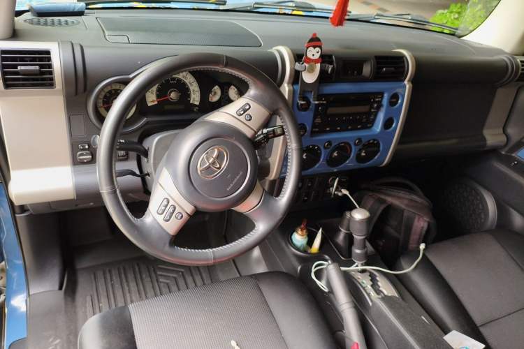 Used Toyota FJ Cruiser 2011 4.0L Center Console