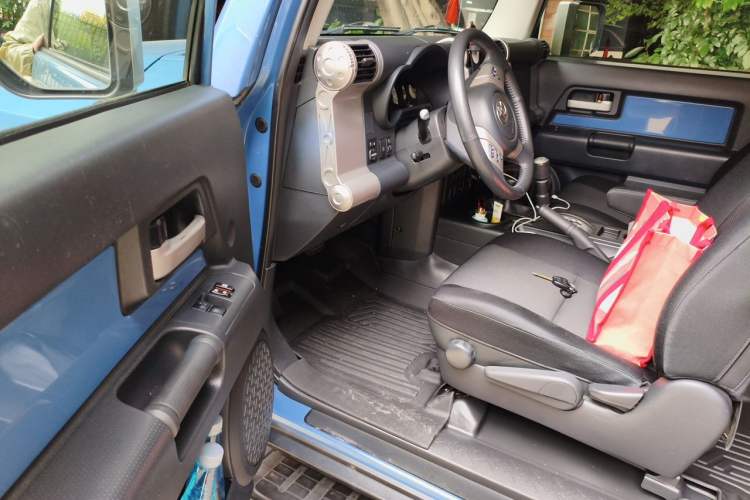 Used Toyota FJ Cruiser 2011 4.0L Driver Seat