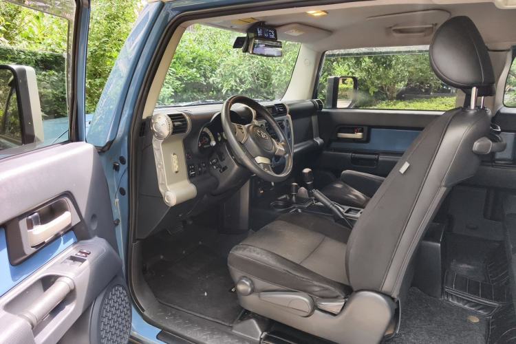 Used Toyota FJ Cruiser 2011 4.0L Driver Seat