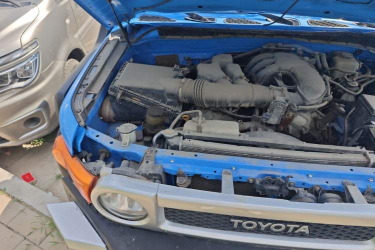 Used Toyota FJ Cruiser 2011 4.0L Engine Bay Right