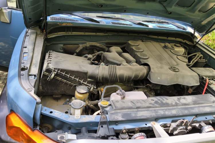 Used Toyota FJ Cruiser 2011 4.0L Engine Bay Right