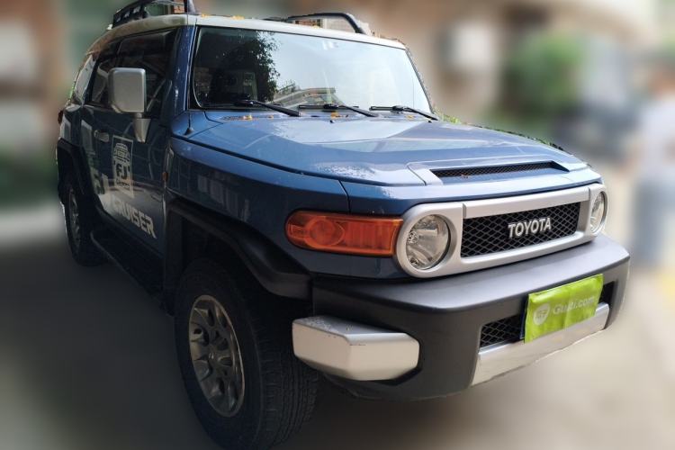 Used Toyota FJ Cruiser 2011 4.0L Front Right 45 Deg