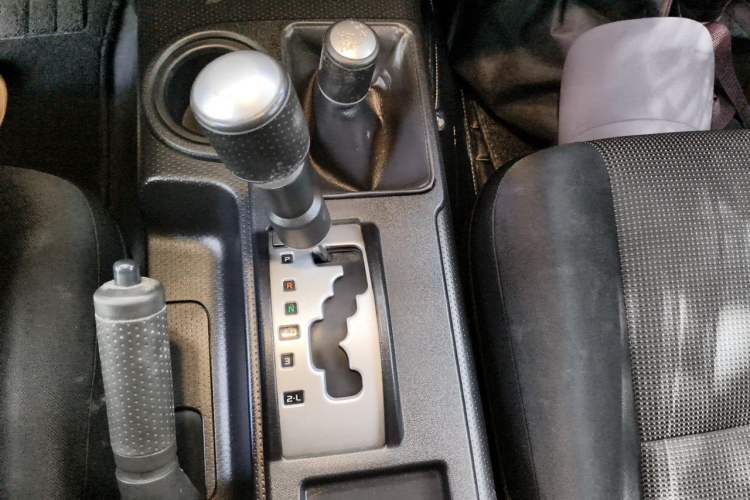 Used Toyota FJ Cruiser 2011 4.0L Gear Lever