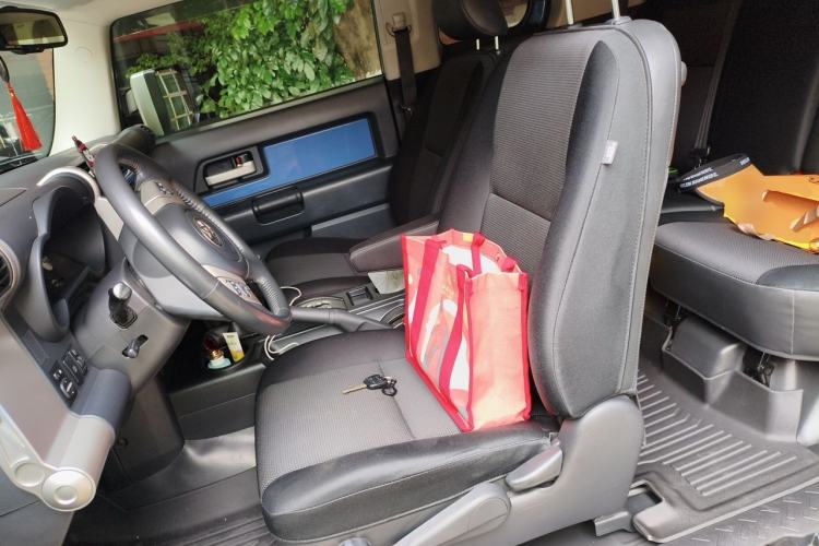 Used Toyota FJ Cruiser 2011 4.0L Left Front Seat