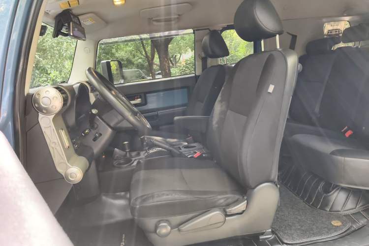 Used Toyota FJ Cruiser 2011 4.0L Left Front Seat