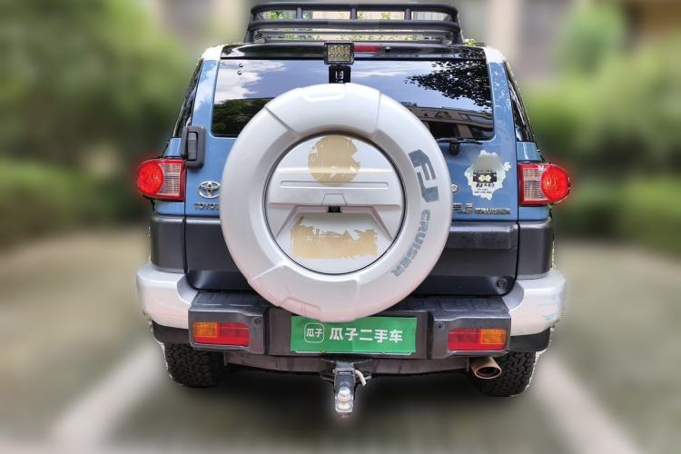 Used Toyota FJ Cruiser 2011 4.0L Rear