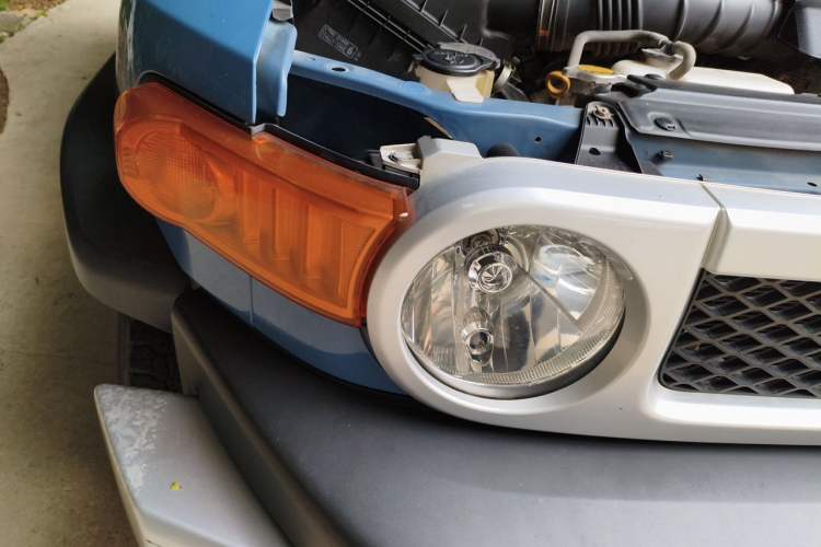 Used Toyota FJ Cruiser 2011 4.0L Right Front Headlight