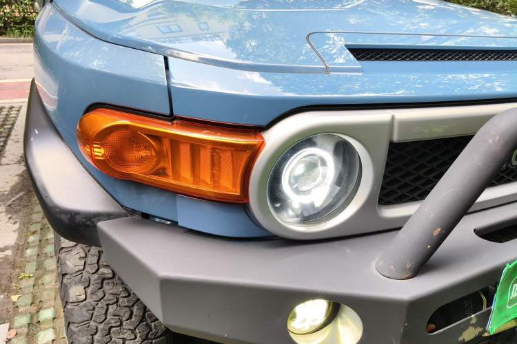 Used Toyota FJ Cruiser 2011 4.0L Right Front Headlight