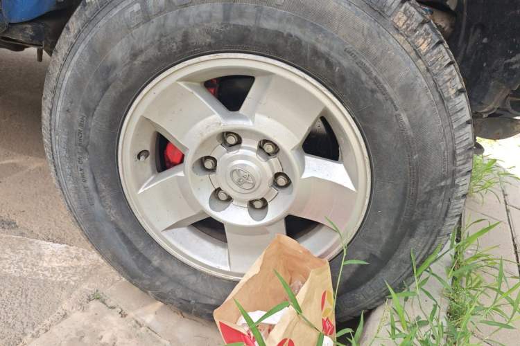 Used Toyota FJ Cruiser 2011 4.0L Right Front Wheel Hub