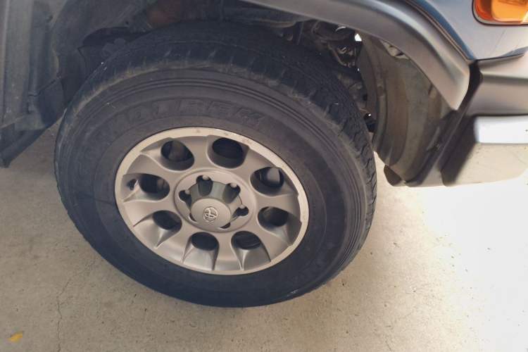 Used Toyota FJ Cruiser 2011 4.0L Right Front Wheel Hub