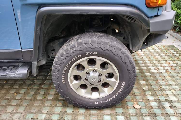 Used Toyota FJ Cruiser 2011 4.0L Right Front Wheel Hub