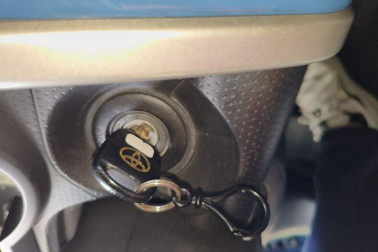 Used Toyota FJ Cruiser 2011 4.0L Vehicle Key