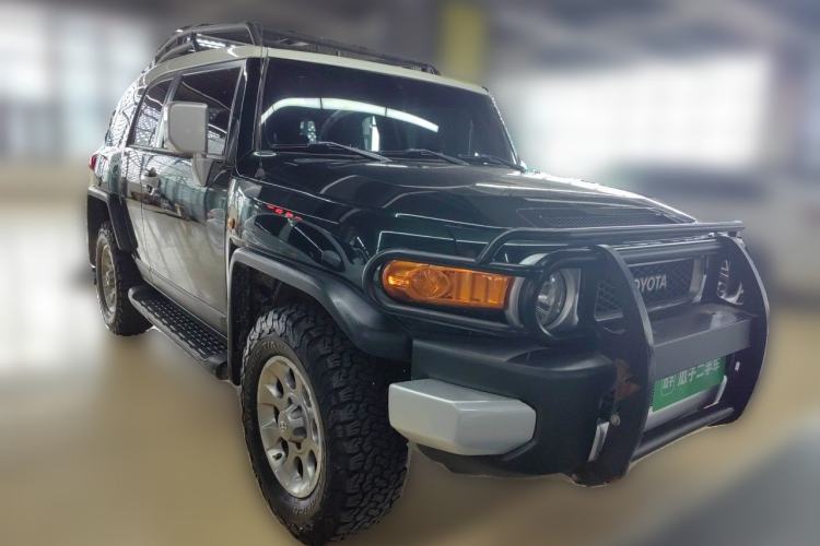 Used Toyota FJ Cruiser 2011 4.0L Front Right 45 Deg