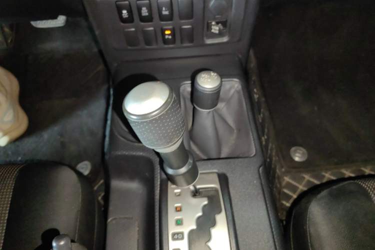 Used Toyota FJ Cruiser 2011 4.0L Gear Lever