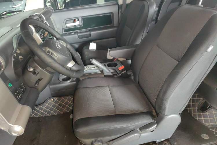 Used Toyota FJ Cruiser 2011 4.0L Left Front Seat