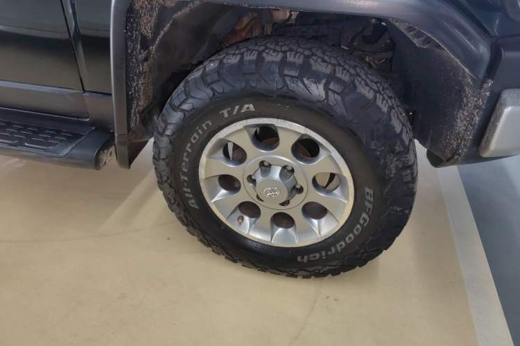 Used Toyota FJ Cruiser 2011 4.0L Right Front Wheel Hub