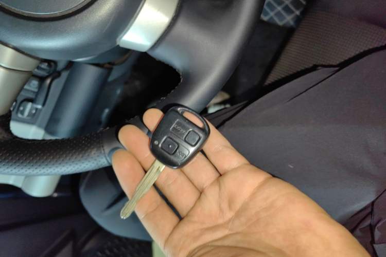 Used Toyota FJ Cruiser 2011 4.0L Vehicle Key