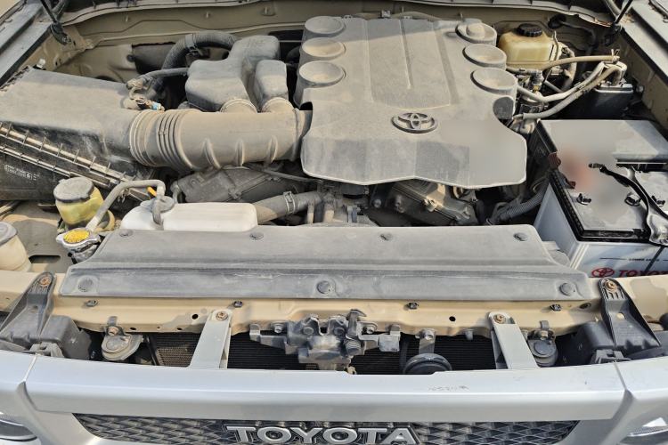 Used Toyota FJ Cruiser 2011 4.0L Engine Bay