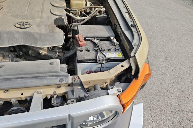 Used Toyota FJ Cruiser 2011 4.0L Engine Bay Left