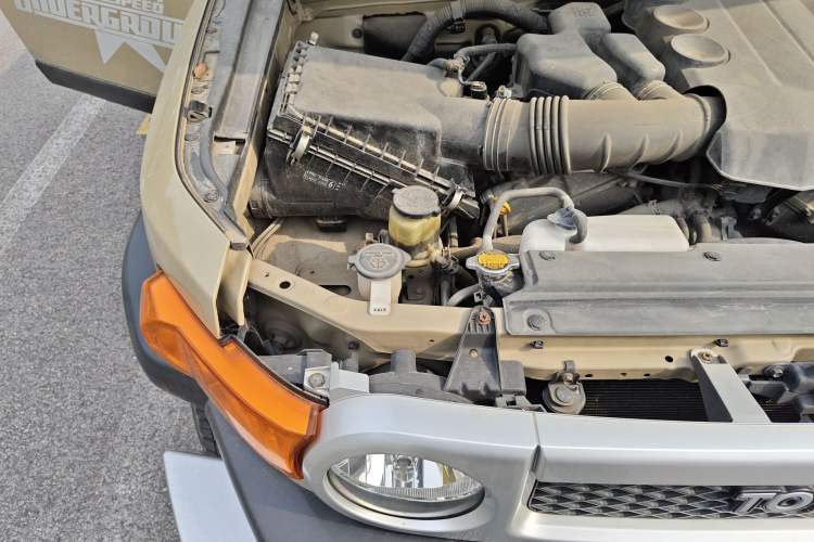 Used Toyota FJ Cruiser 2011 4.0L Engine Bay Right